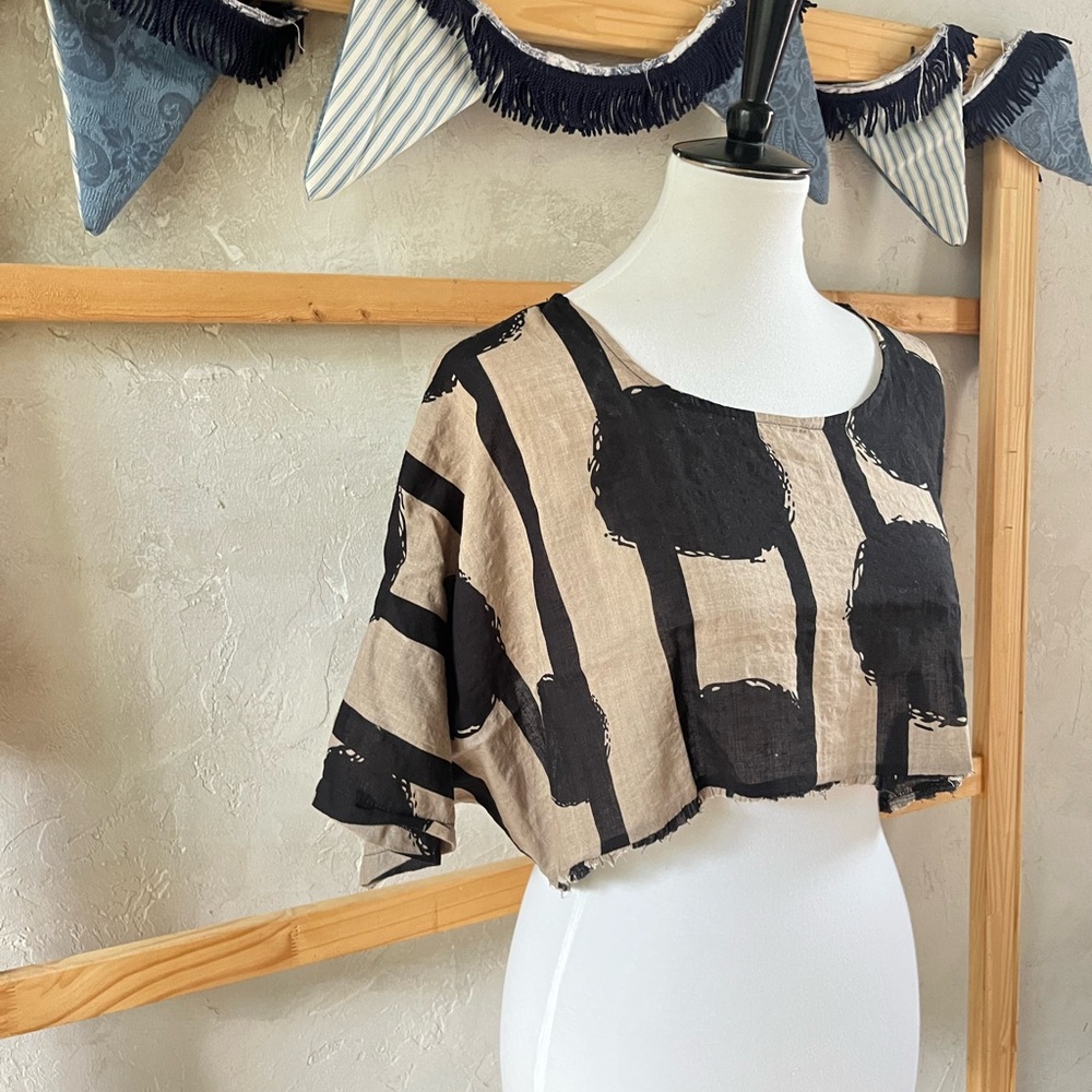 Black and Tan Women's Crop Top